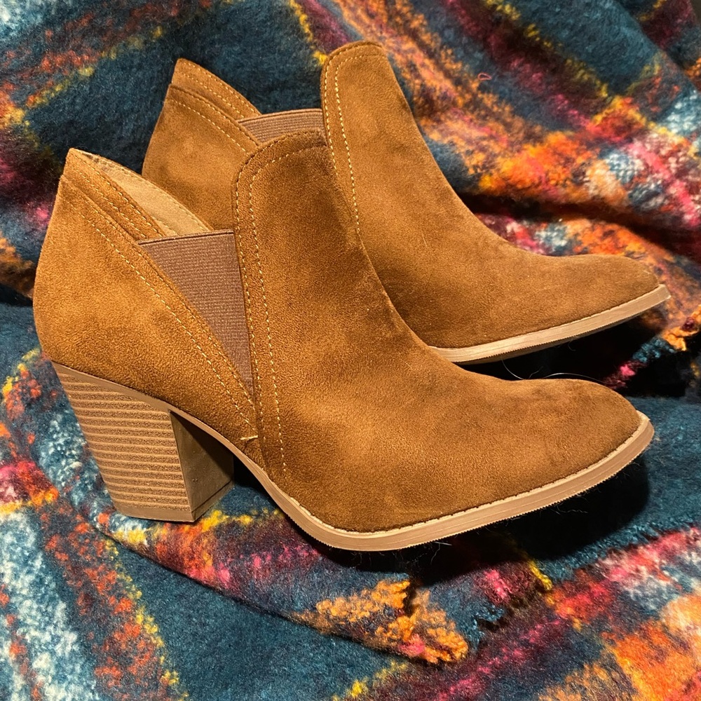Y-Not Heeled Booties, size 10